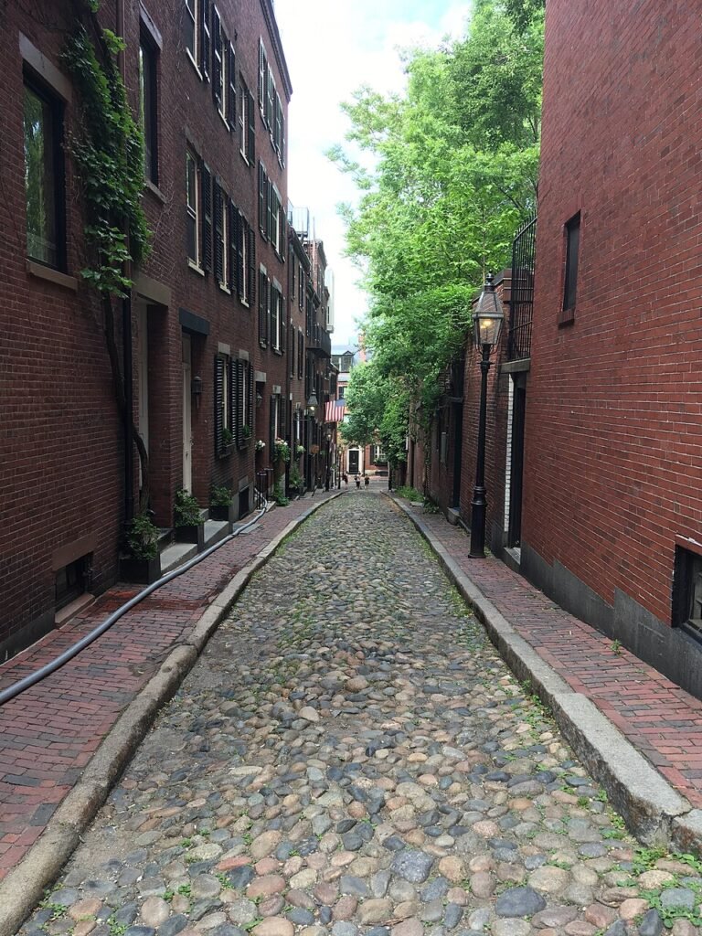 Cobblestone Acorn Street in Boston’s Beacon Hill neighborhood