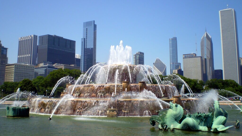 Buckingham Fountain in Grant Park with the Chicago skyline behind it