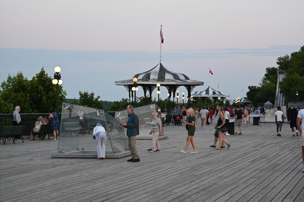 People walking along Dufferin Terrace in Quebec City