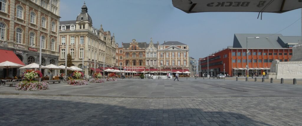 Martelarenplein at Leuven railway station and the end of Bondgenotenlaan