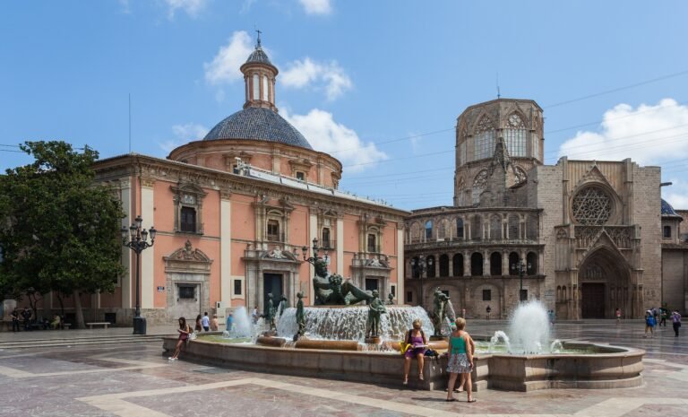 Plaça de la Verge surrounded by historic buildings in Valencia
