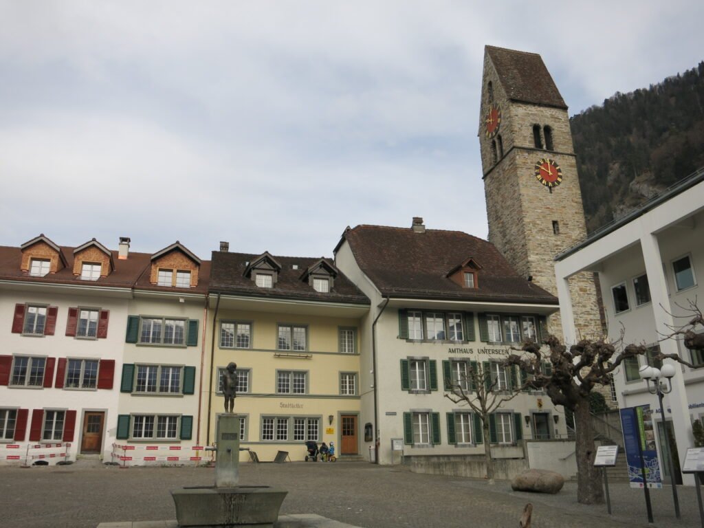 Historic buildings and church tower around Stadthausplatz in Unterseen