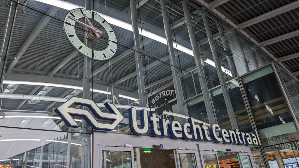 Entrance signage at Utrecht Centraal railway station