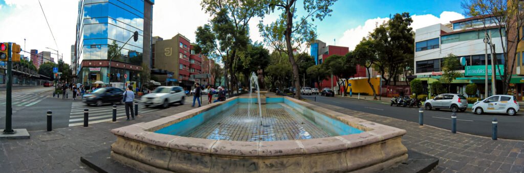 Álvaro Obregón and Insurgentes streetscape in Roma, Mexico City