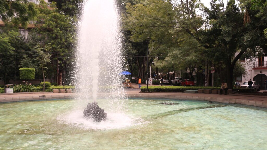 Pedestrian median and fountain on Avenida Ámsterdam in Mexico City’s Condesa neighborhood