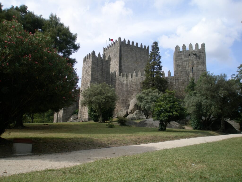Castelo de Guimarães above a landscaped approach
