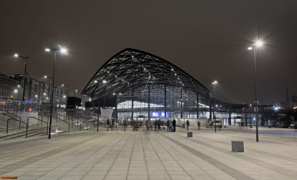 Łódź Fabryczna railway station and its broad paved approach