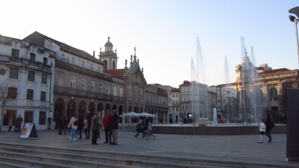Pedestrians around the fountain at Praça da República in central Braga