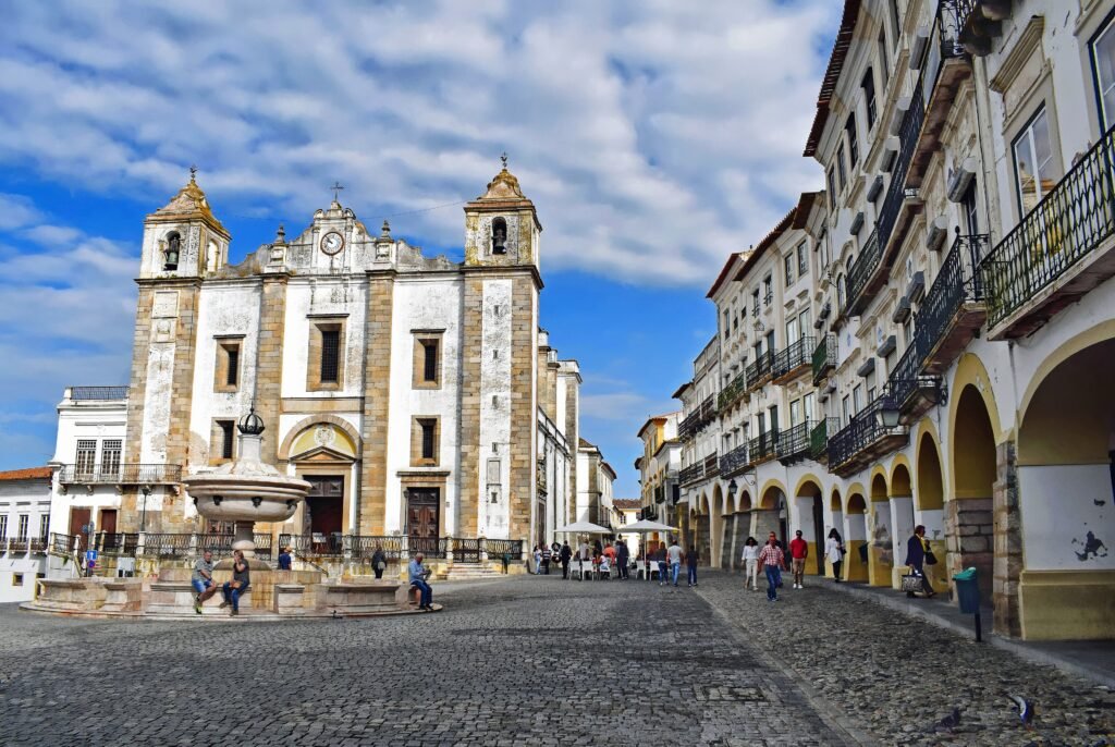 Praça do Giraldo in Évora with stone paving, arcades and pedestrians