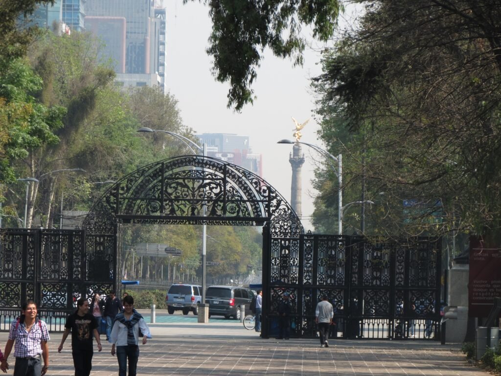 Puerta de Chapultepec with the Ángel de la Independencia in the distance