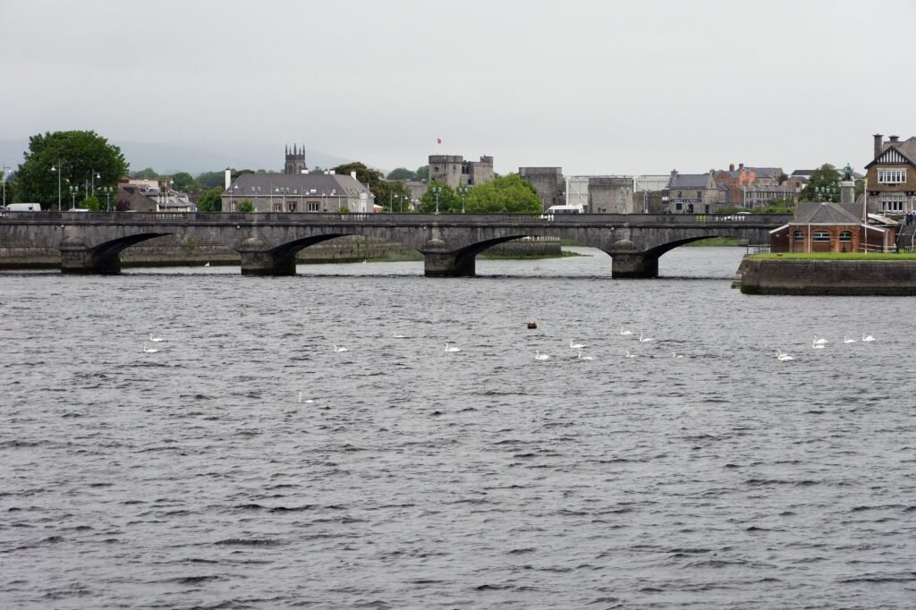 Sarsfield Bridge crossing the River Shannon in central Limerick