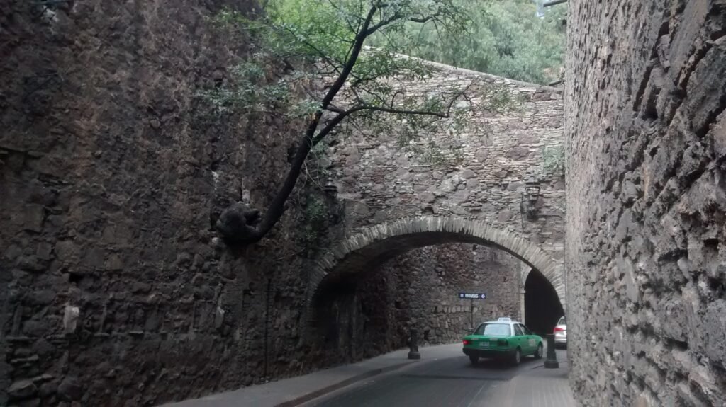 Vehicle tunnel with a pedestrian edge beneath central Guanajuato