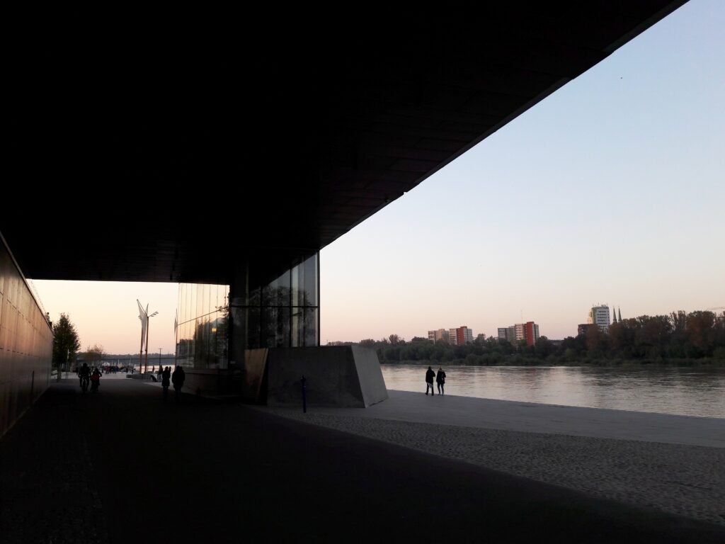 People walking beside the Vistula on Warsaw’s riverfront promenade